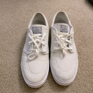 White Nike janoski